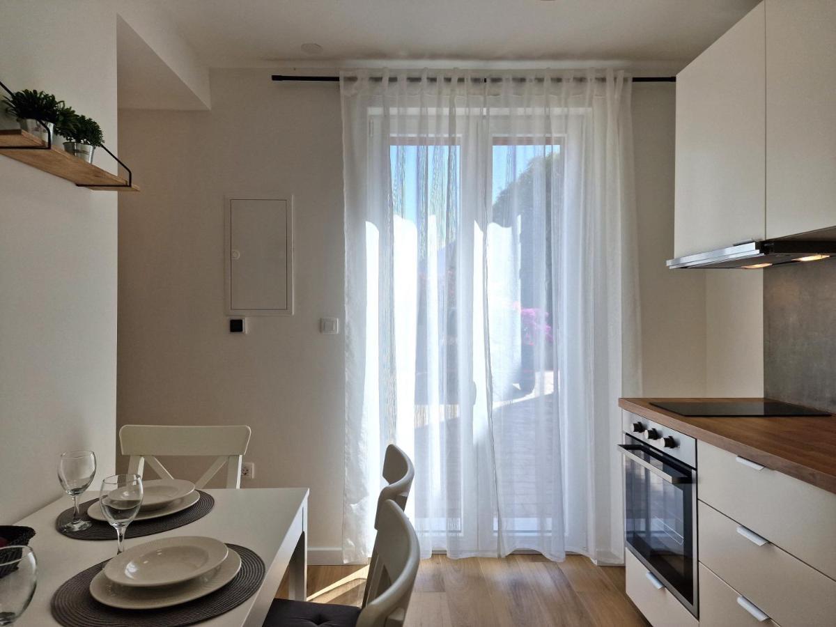 Apartments Miamare Примоштен Экстерьер фото
