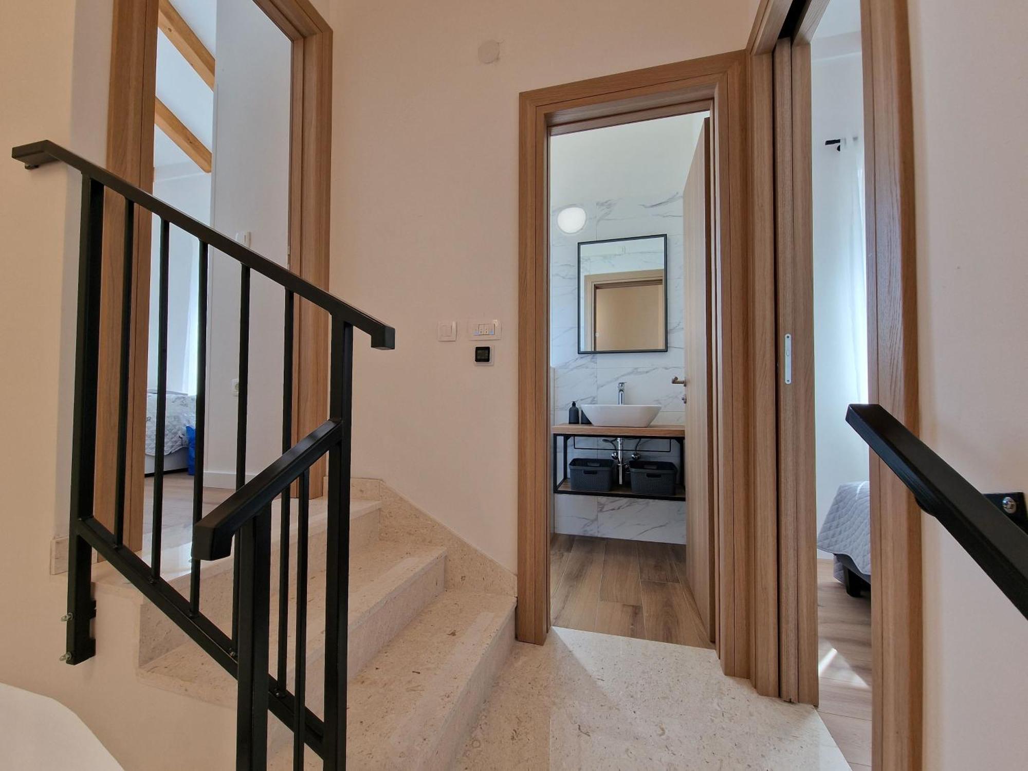 Apartments Miamare Примоштен Экстерьер фото
