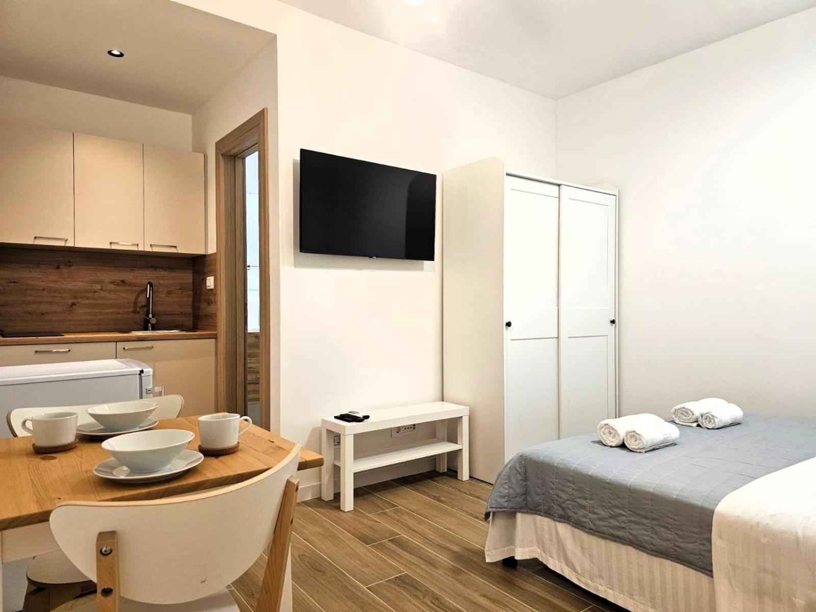 Apartments Miamare Примоштен Экстерьер фото